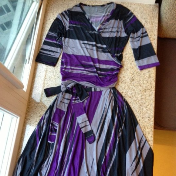 Lycra A-line midi dress - purple and black pattern - Picture 2 of 2